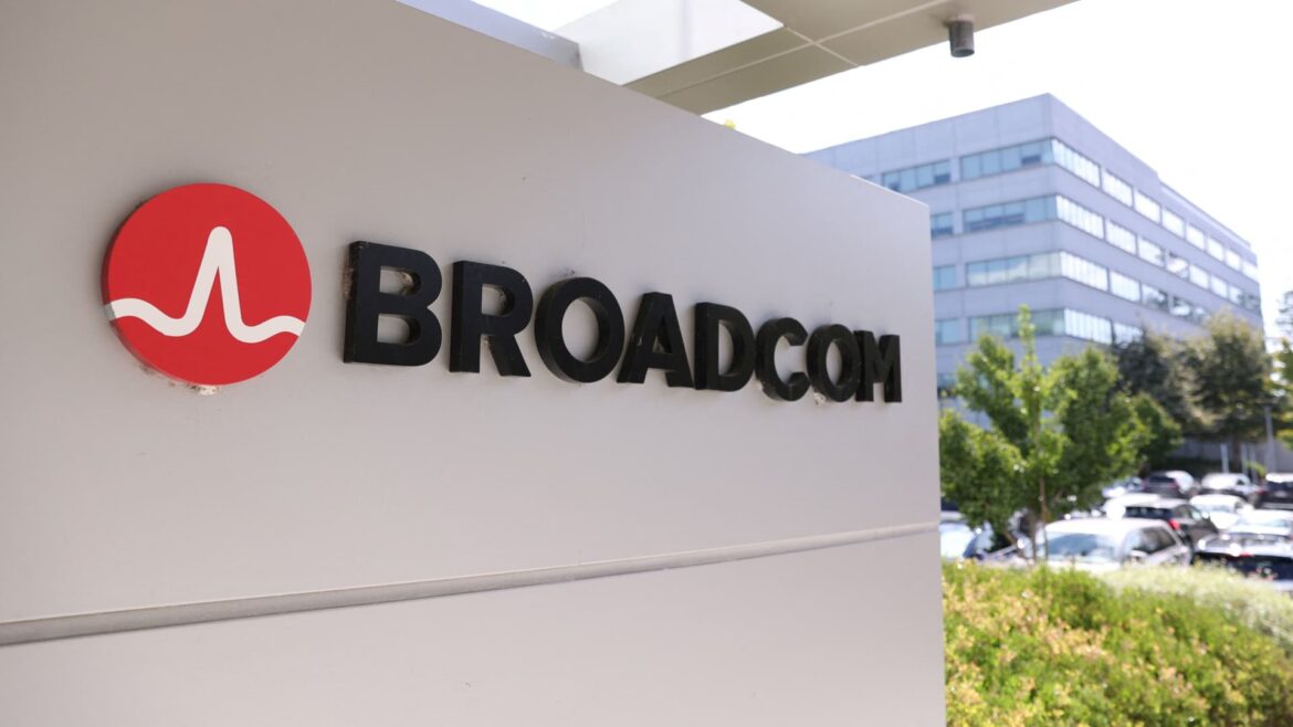 Jim Cramer’s least-favorite tech stock gets a new analyst endorsement — our take