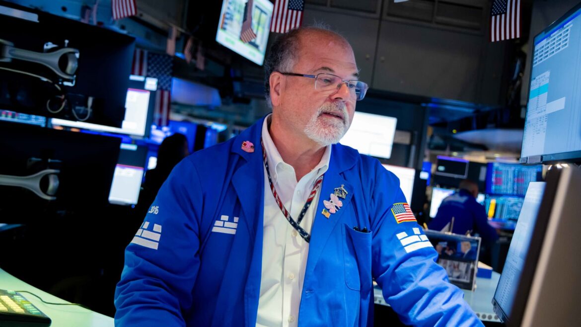 Dow rallies more than 500 points as oil falls, traders shake off inflation data: Live updates