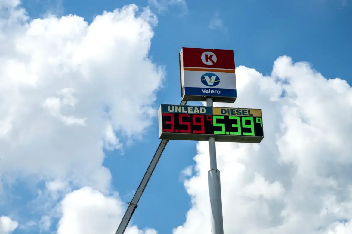 Stock market today: Dow, S&P 500, Nasdaq sink as oil prices surpass $100, Treasury yields jump