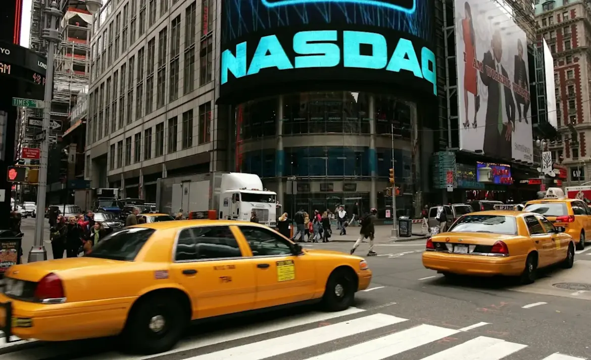 Why Are Nasdaq, S&P 500 Futures Rising Premarket? TSLA, AVGO, SNOW, HPE, PLTR, LULU Stocks In Focus
