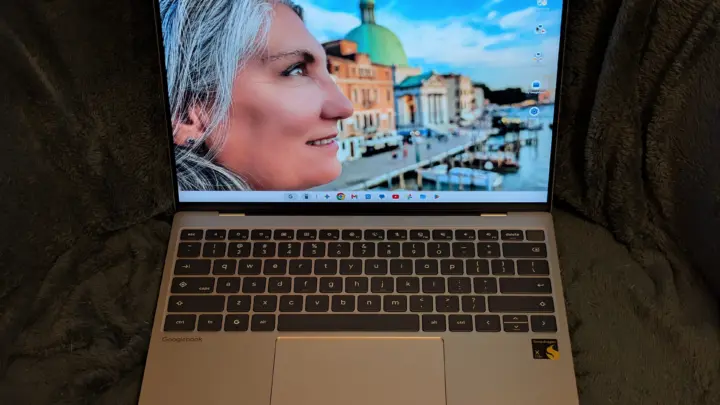 High Ambitions and Early Glitches for the Dell XPS Googlebook