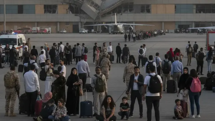 Global Travel Warnings Issued as Houthi Strikes Paralyze Riyadh Airport